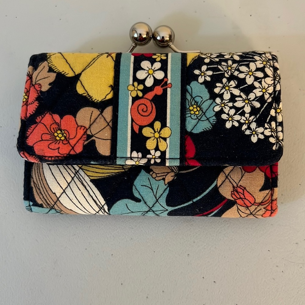 Vera Bradley Retired Happy Snails TriFold Wallet W/ Kiss Lock Change Coin Purse